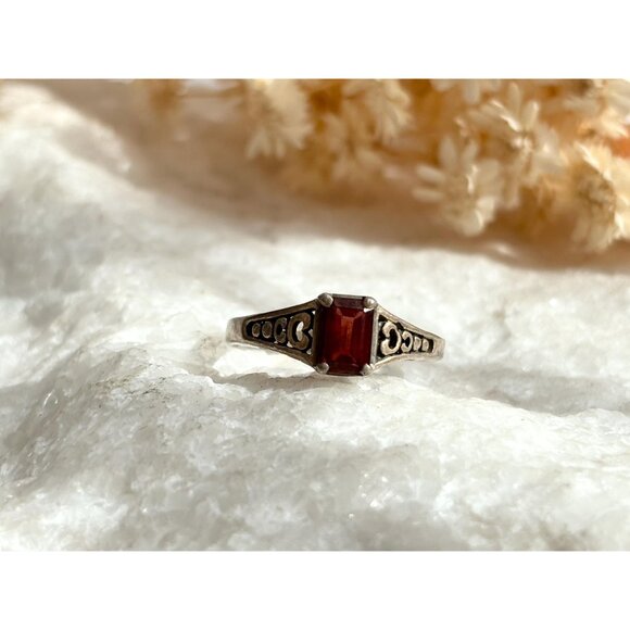 Dark Garnet Semi-Precious Gemstone 925 Sterling Silver Vintage Ring - sz 6 - Picture 11 of 11